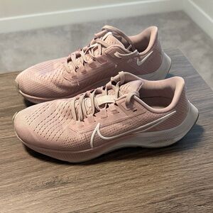 Nike Women's Soft Pink Athletic Shoes